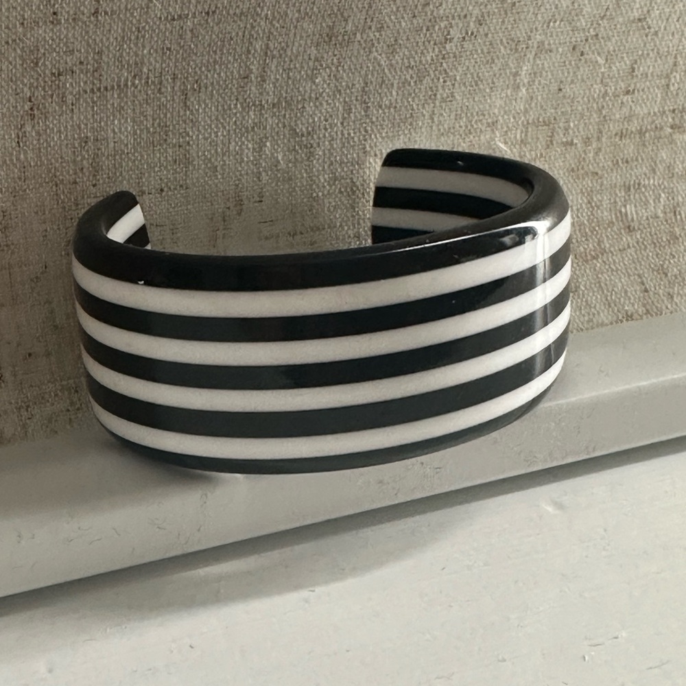 Vintage acrylic black and white cuff bracelet